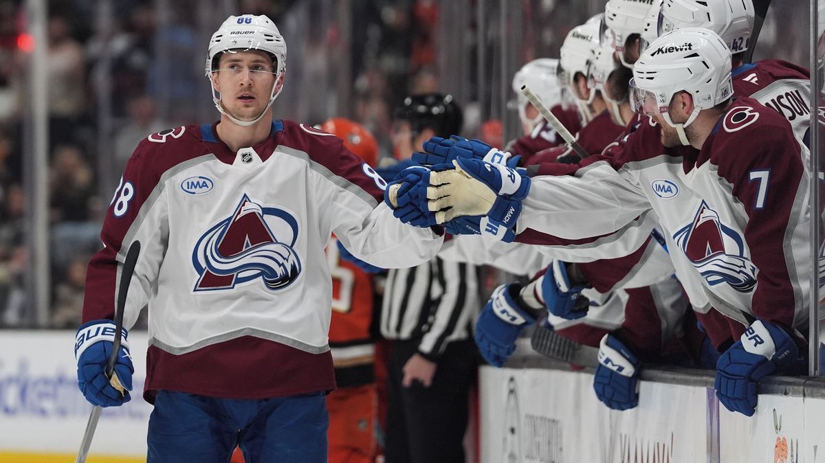 Skvělý Nečas vyzrál na Dostála. Zacha přispěl k výhře Bostonu